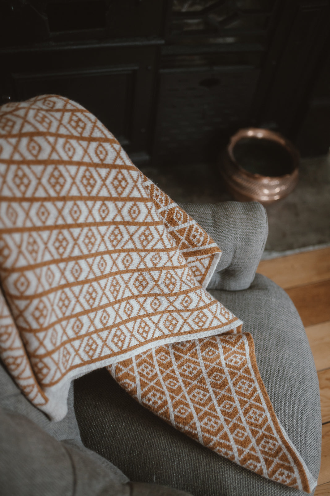 The Ruskin British Wool Jacquard Blanket in Ochre / Cream