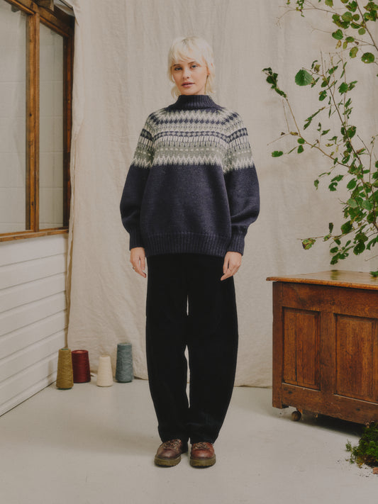 Fara British Wool Sweater in Navy