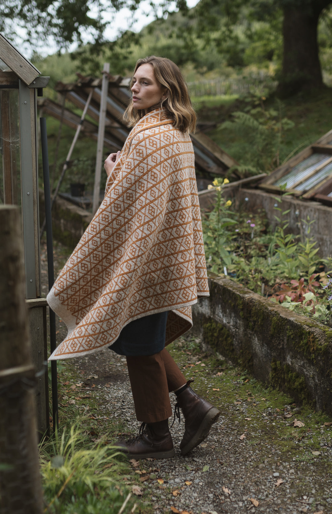 The Ruskin British Wool Jacquard Blanket in Ochre / Cream