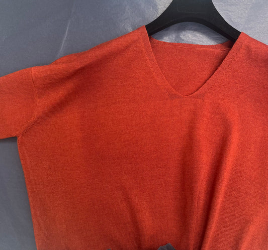 Eden Herb Dyed Fine Merino Wool V-neck Sweater in Henna - Size L - Slight Second