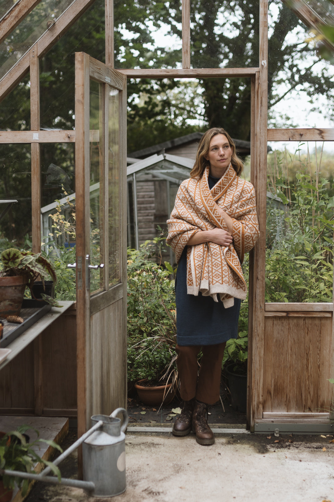 The Ruskin British Wool Jacquard Blanket in Ochre / Cream