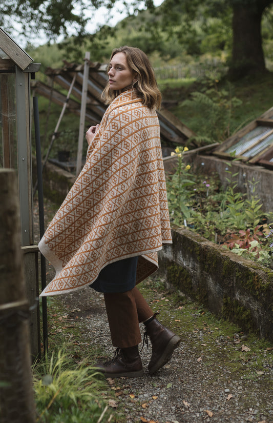 The Ruskin British Wool Jacquard Blanket in Ochre / Cream