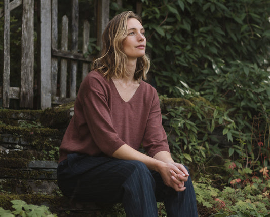 Eden Herb Dyed Fine Merino V-Neck Sweater in Heather