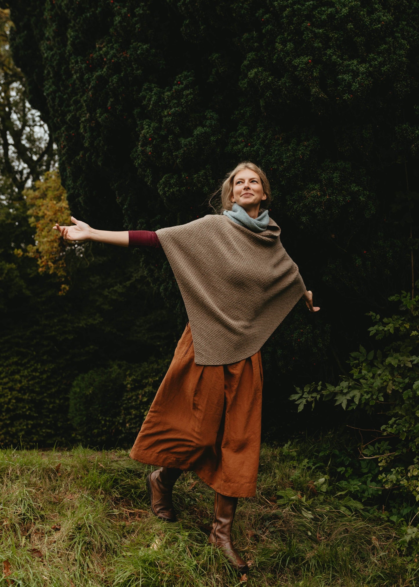 The Hollins British Wool Poncho in Soft Brown - Size Small